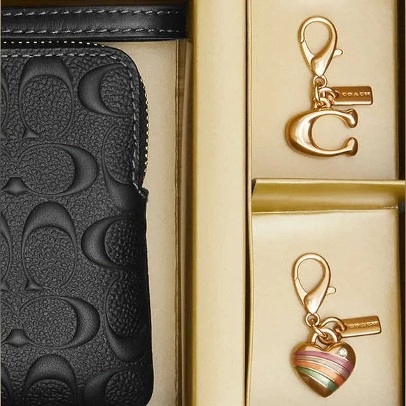 Coach NWT $199 MSRP Boxed Corner Zip Wristlet In Signature Debossed Leather - Picture 3 of 9